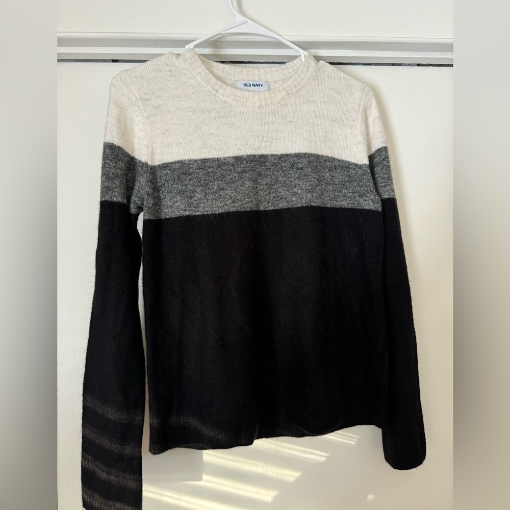 Old navy sweater